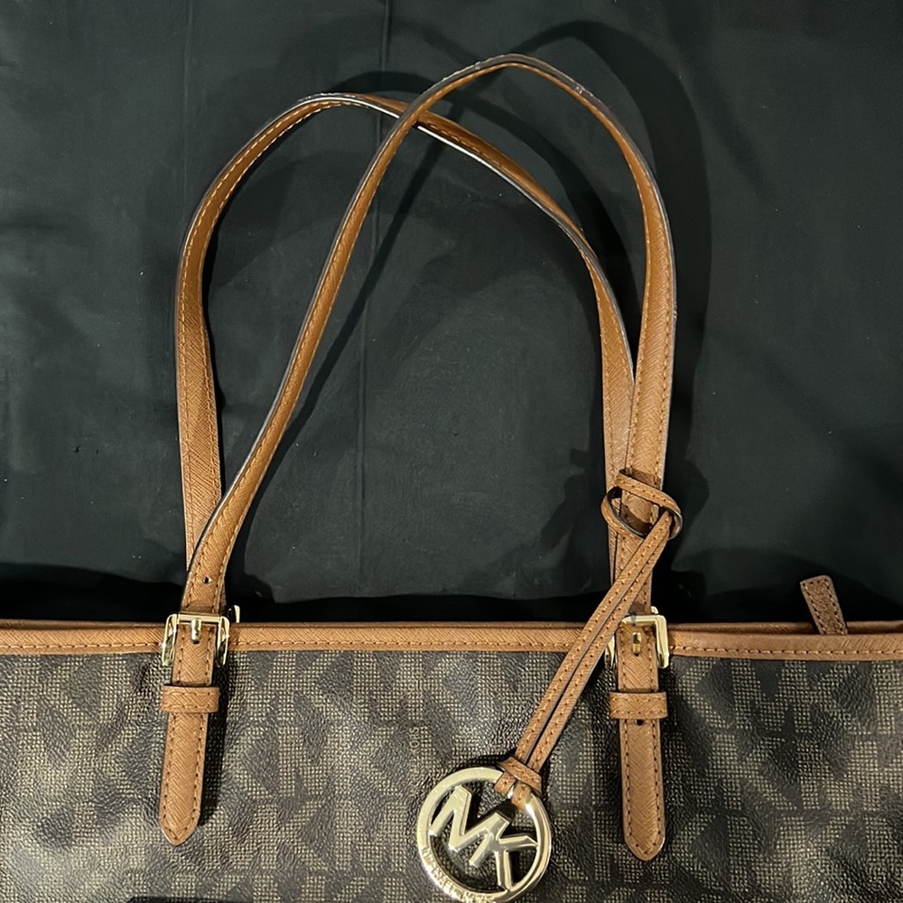 Michael Kors tote - Picture 2 of 9